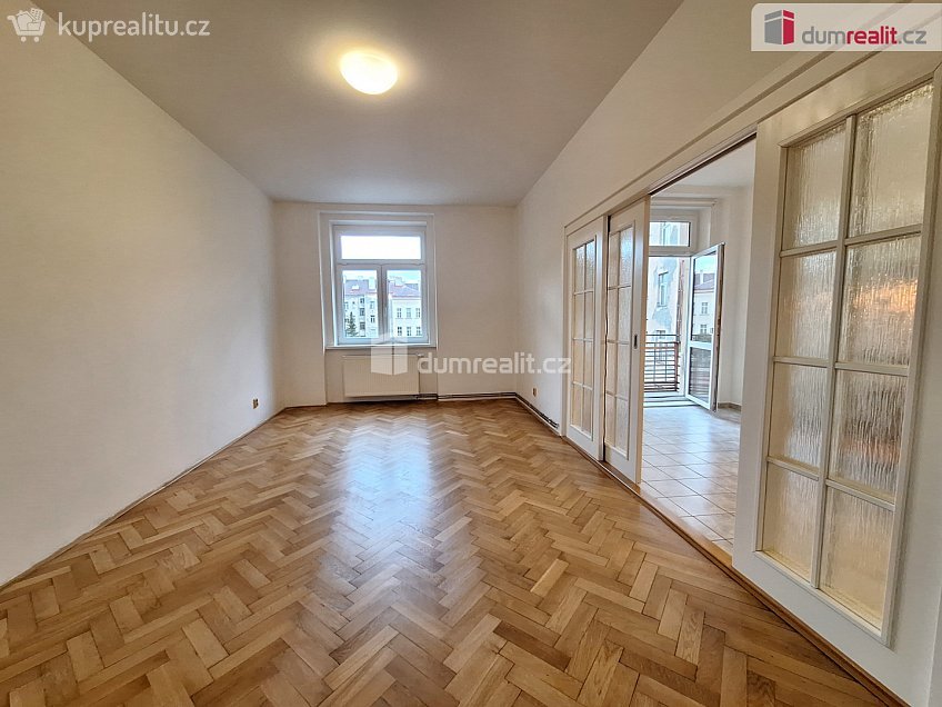 Pronájem bytu 3+1 105 m^2 Kolínská, Praha 3 