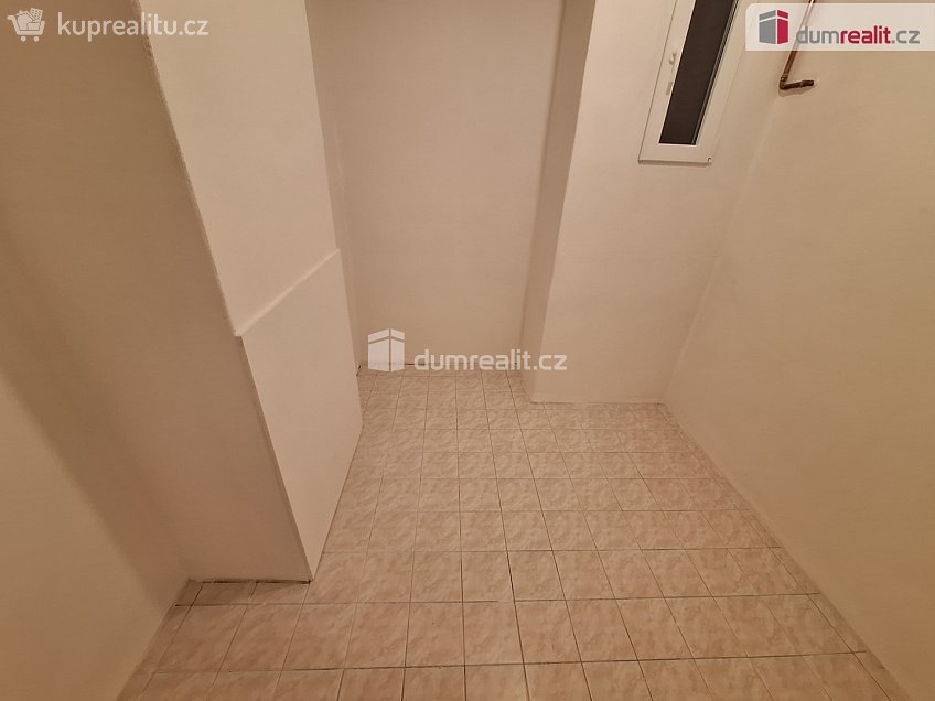 Pronájem bytu 3+1 105 m^2 Kolínská, Praha 3 