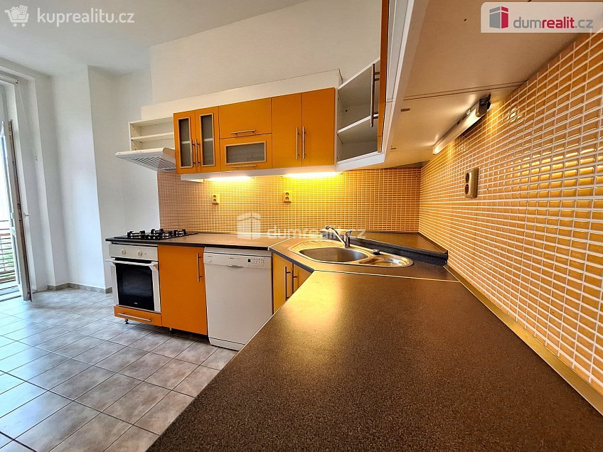 Pronájem bytu 3+1 105 m^2 Kolínská, Praha 3 