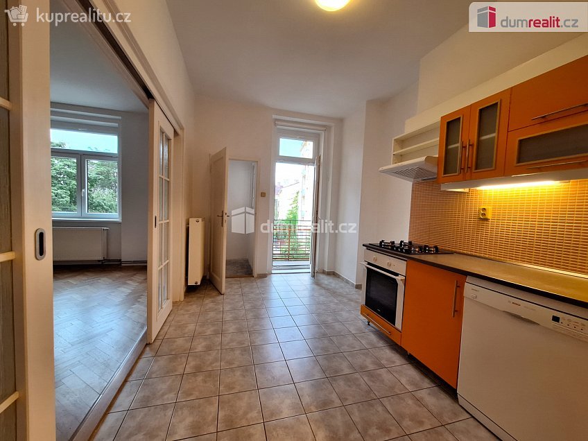 Pronájem bytu 3+1 105 m^2 Kolínská, Praha 3 