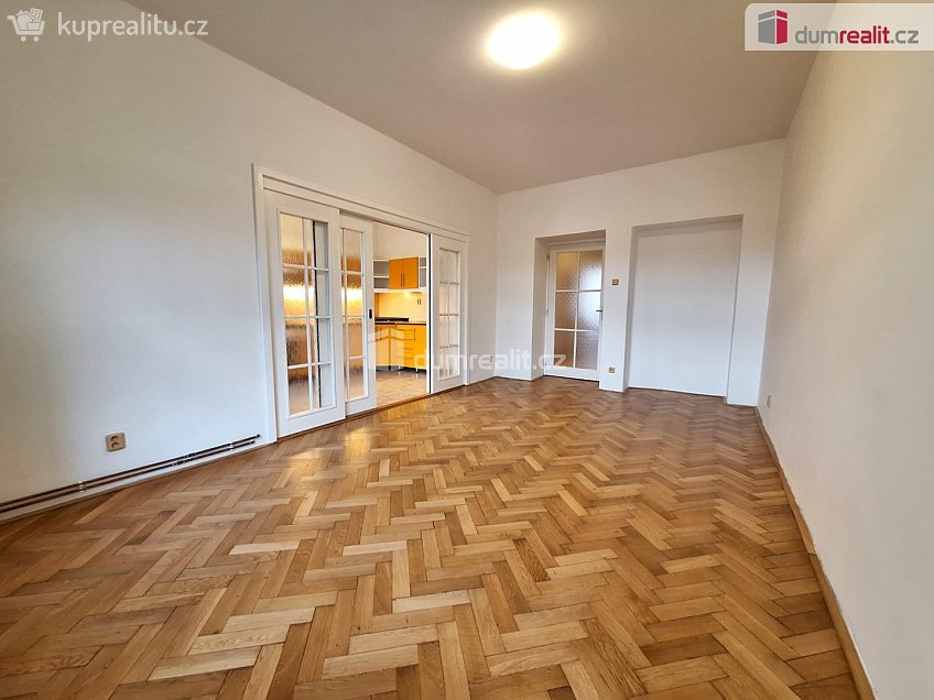 Pronájem bytu 3+1 105 m^2 Kolínská, Praha 3 
