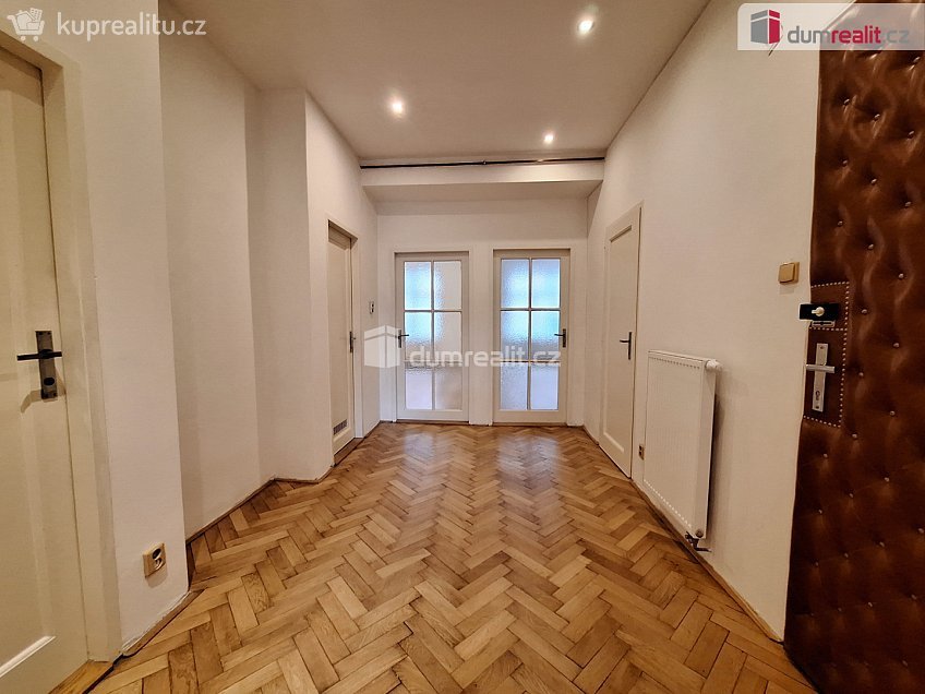 Pronájem bytu 3+1 105 m^2 Kolínská, Praha 3 