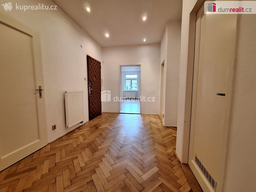 Pronájem bytu 3+1 105 m^2 Kolínská, Praha 3 