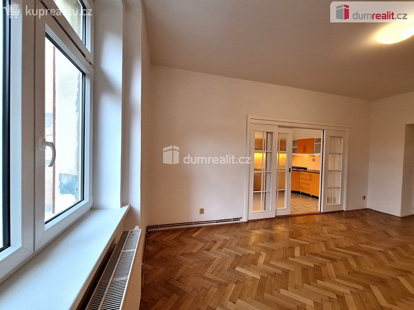 Pronájem bytu 3+1 105 m^2 Kolínská, Praha 3 