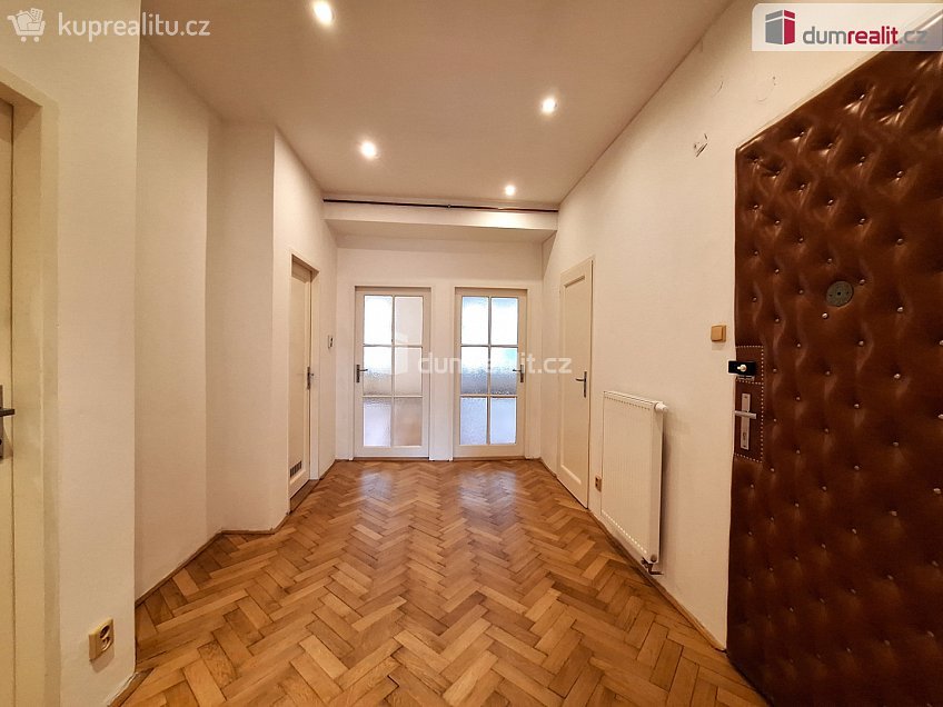 Pronájem bytu 3+1 105 m^2 Kolínská, Praha 3 
