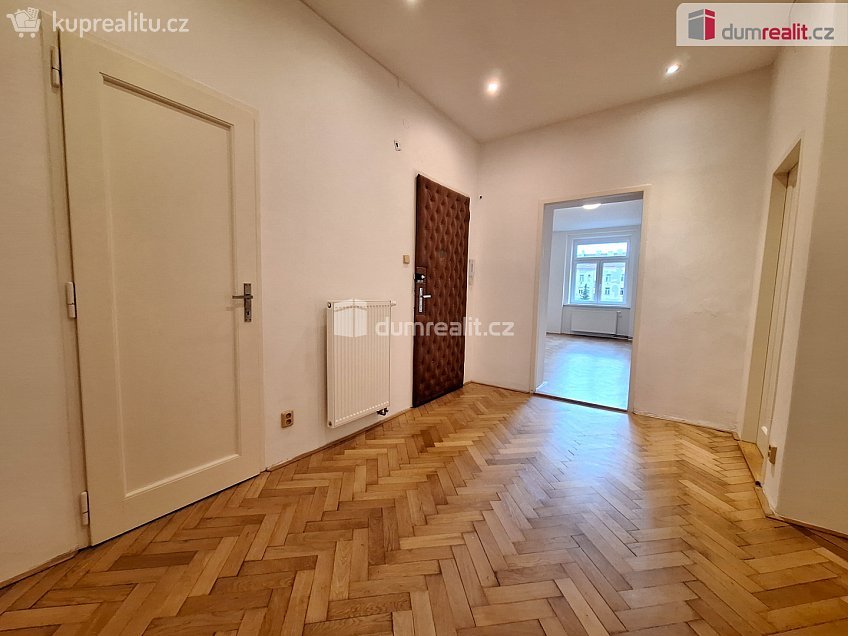Pronájem bytu 3+1 105 m^2 Kolínská, Praha 3 