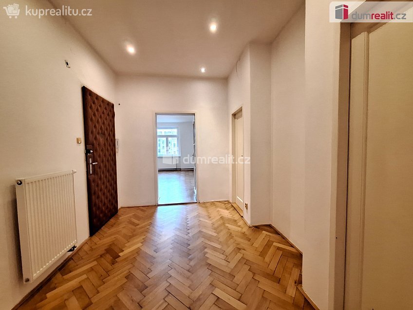 Pronájem bytu 3+1 105 m^2 Kolínská, Praha 3 