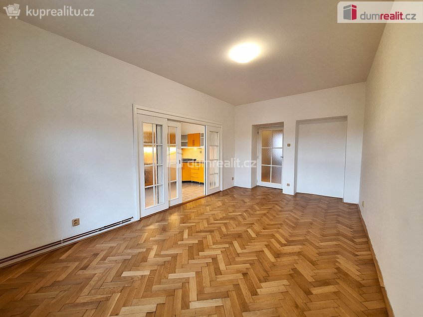 Pronájem bytu 3+1 105 m^2 Kolínská, Praha 3 