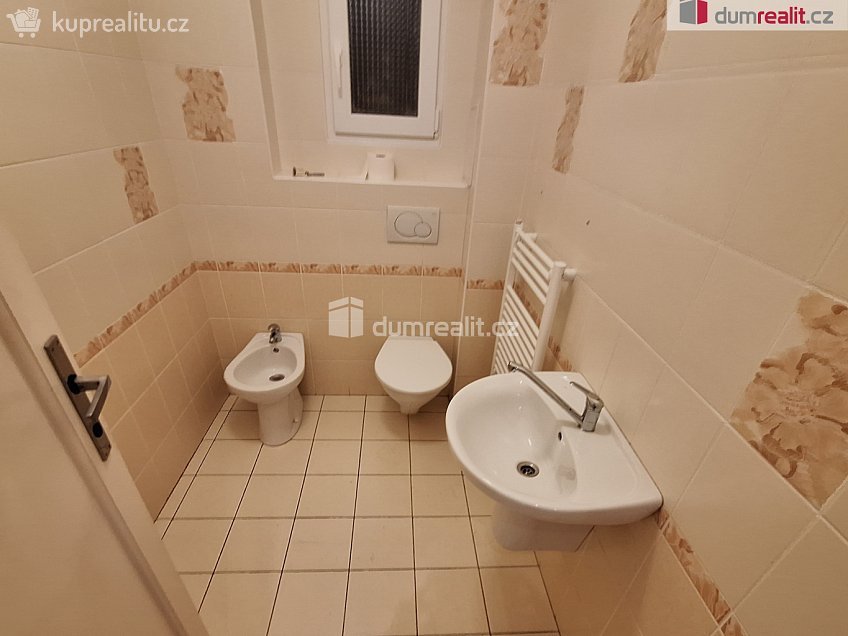 Pronájem bytu 3+1 105 m^2 Kolínská, Praha 3 