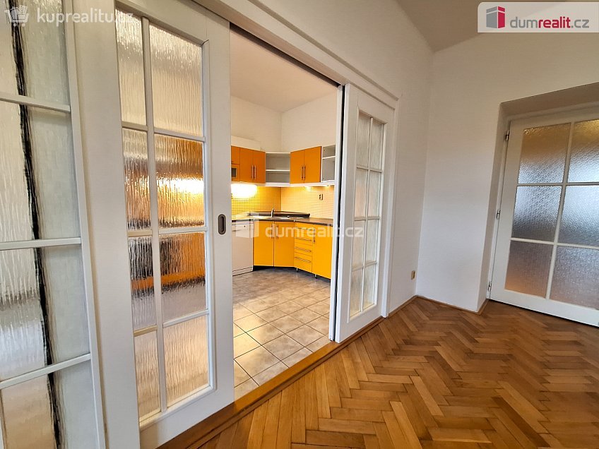 Pronájem bytu 3+1 105 m^2 Kolínská, Praha 3 