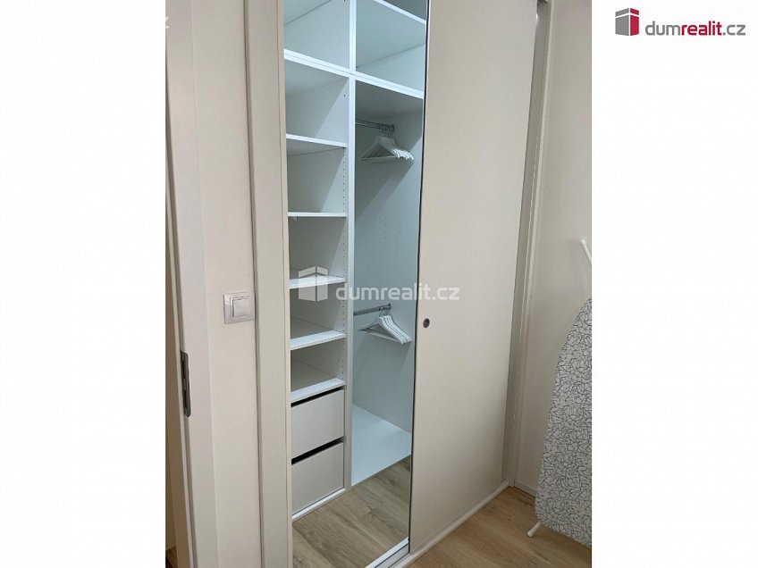 Pronájem bytu 2+kk 44 m^2 Na spojce, Praha 10 