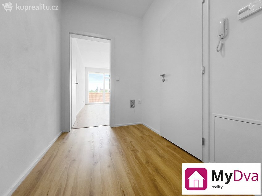 Pronájem bytu 1+kk 29 m^2 Jarošova, Znojmo 