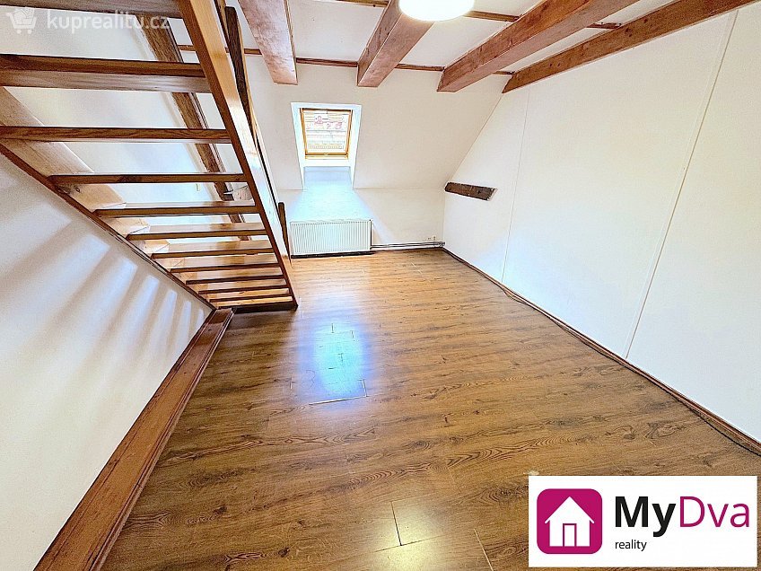 Pronájem bytu 3+1 92 m^2 Mariánské náměstí, Znojmo 