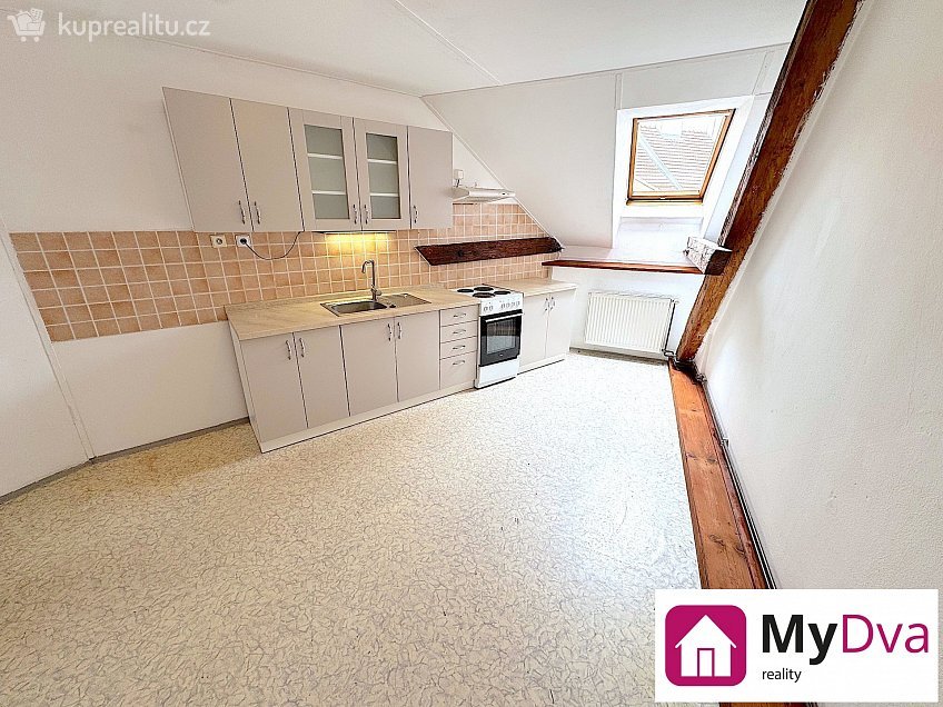Pronájem bytu 3+1 92 m^2 Mariánské náměstí, Znojmo 