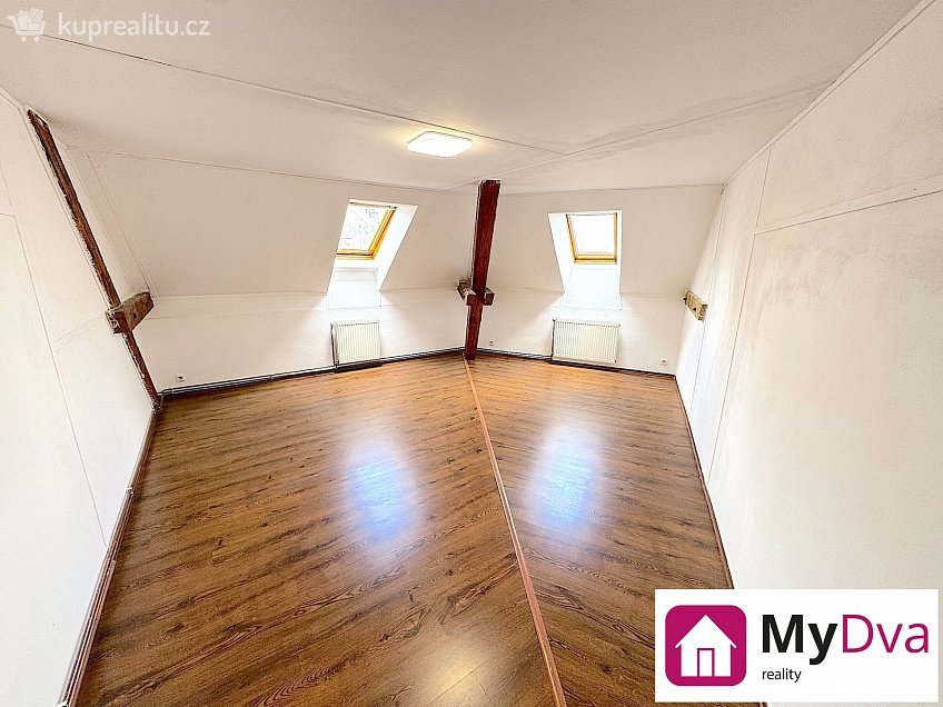 Pronájem bytu 3+1 92 m^2 Mariánské náměstí, Znojmo 