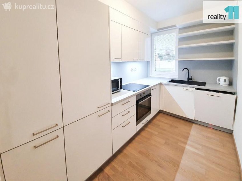 Pronájem bytu 4+kk 119 m^2 Pod stolovou horou, Praha 5 