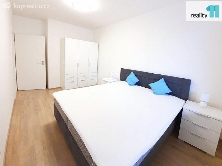 Pronájem bytu 4+kk 119 m^2 Pod stolovou horou, Praha 5 
