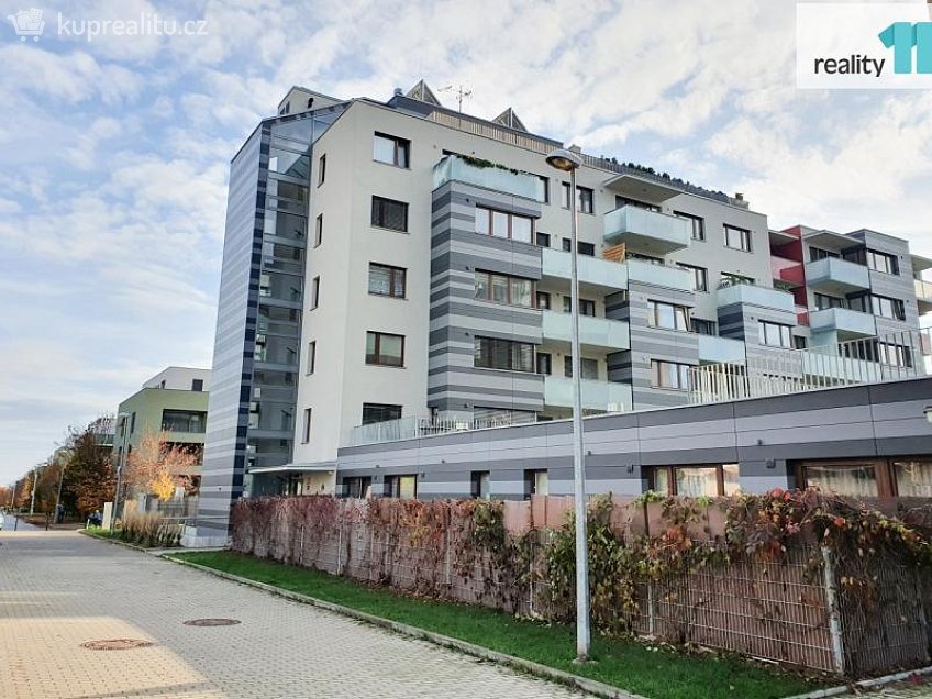 Pronájem bytu 4+kk 119 m^2 Pod stolovou horou, Praha 5 