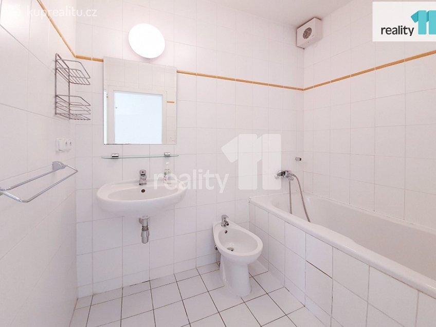 Pronájem bytu 3+kk 123 m^2 K Haltýři, Praha 8 