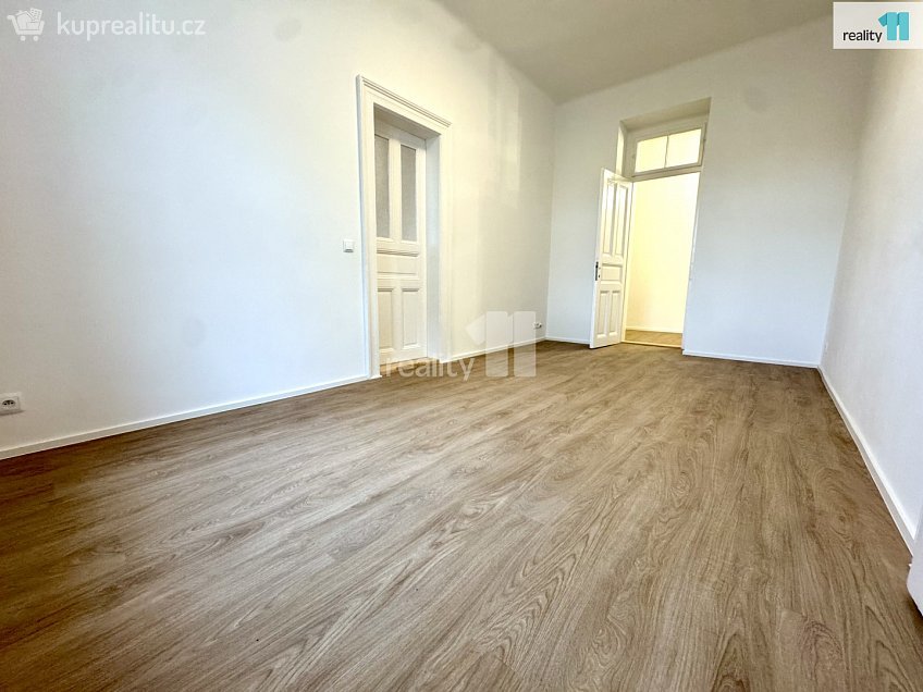 Pronájem bytu 3+kk 80 m^2 Na hrázi, Praha 8 
