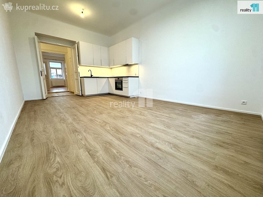 Pronájem bytu 3+kk 80 m^2 Na hrázi, Praha 8 