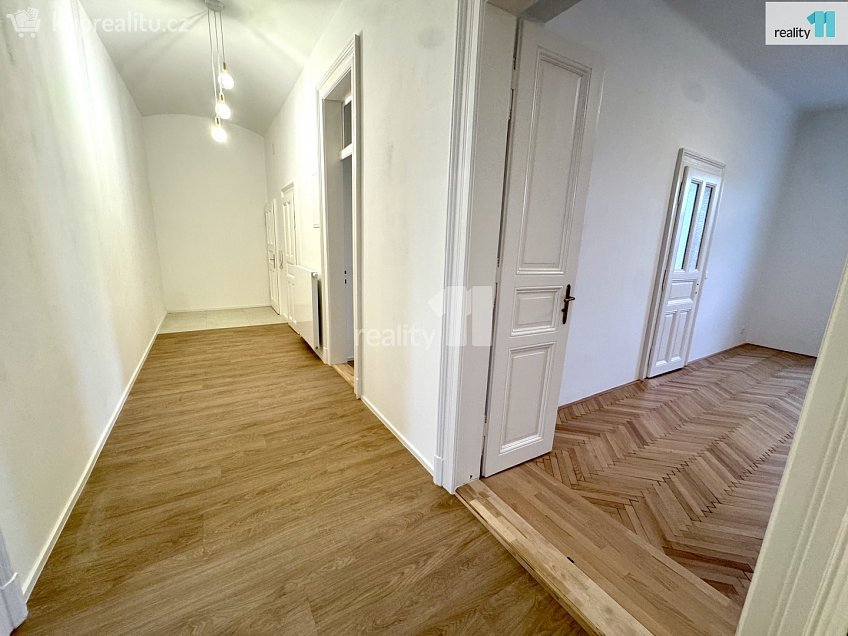 Pronájem bytu 3+kk 80 m^2 Na hrázi, Praha 8 