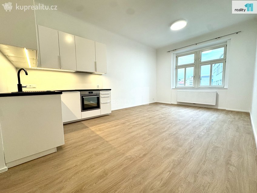 Pronájem bytu 3+kk 80 m^2 Na hrázi, Praha 8 
