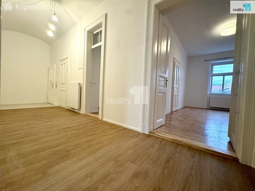Pronájem bytu 3+kk 80 m^2 Na hrázi, Praha 8 