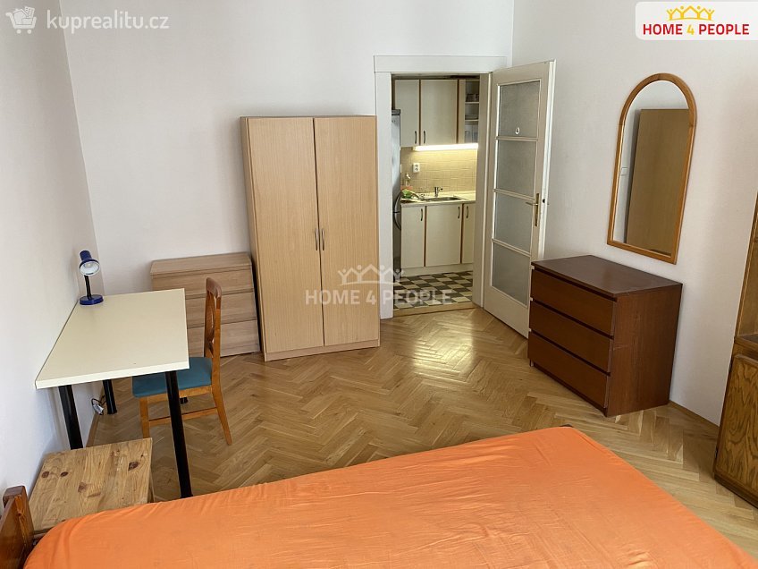 Pronájem bytu 2+1 52 m^2 Biskupcova, Praha 3 
