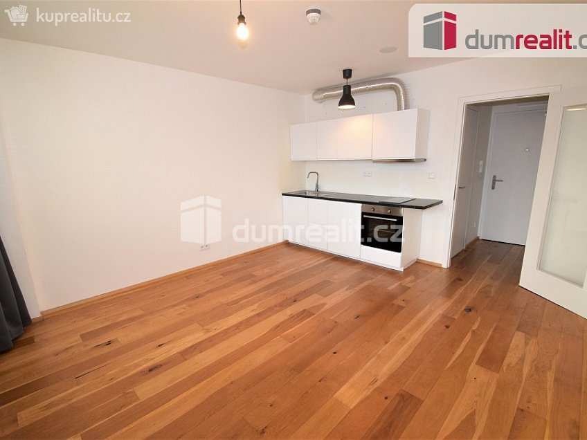 Prodej bytu 1+kk 27 m^2 Perucká, Praha 2 