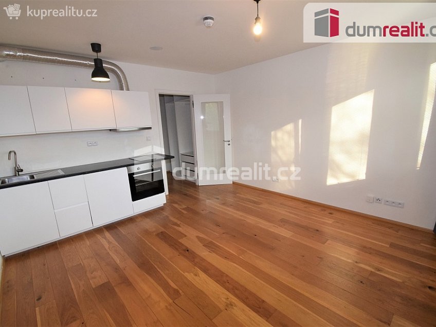 Prodej bytu 1+kk 27 m^2 Perucká, Praha 2 