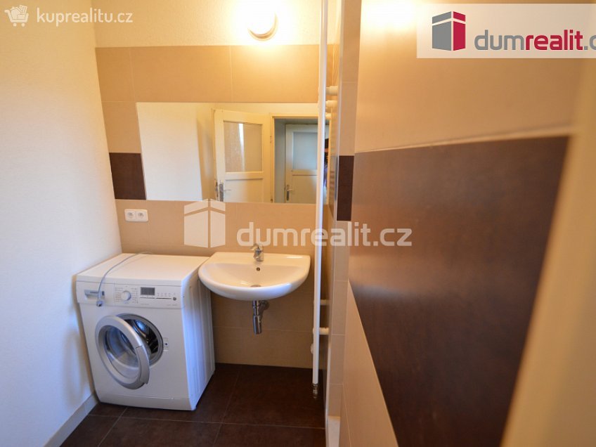 Pronájem bytu 2+1 52 m^2 Houdova, Praha 5 