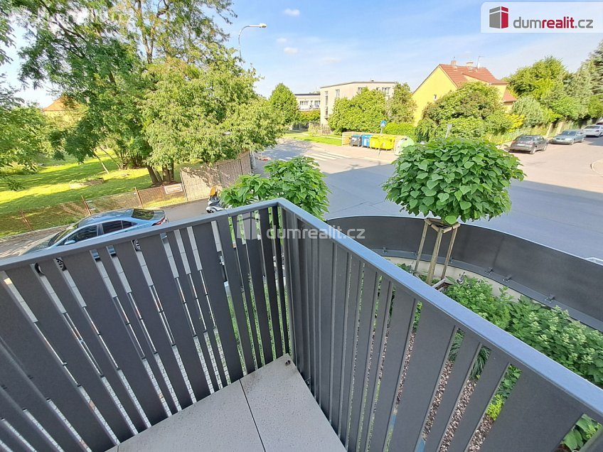 Pronájem bytu 2+kk 50 m^2 Stehlíkova, Praha-Suchdol 
