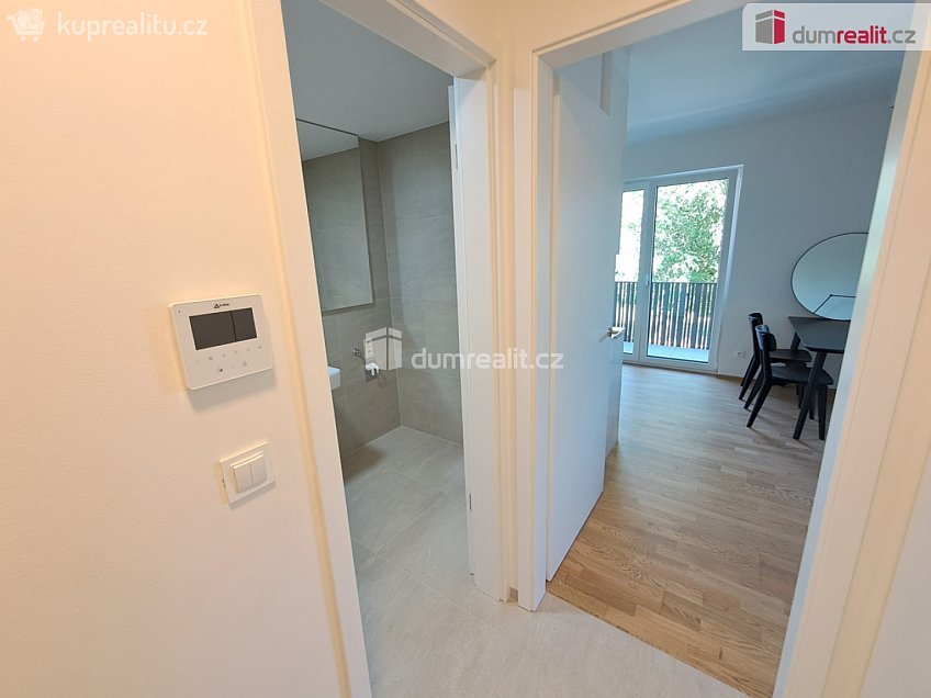 Pronájem bytu 2+kk 50 m^2 Stehlíkova, Praha-Suchdol 