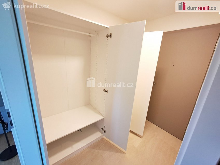 Pronájem bytu 2+kk 50 m^2 Stehlíkova, Praha-Suchdol 