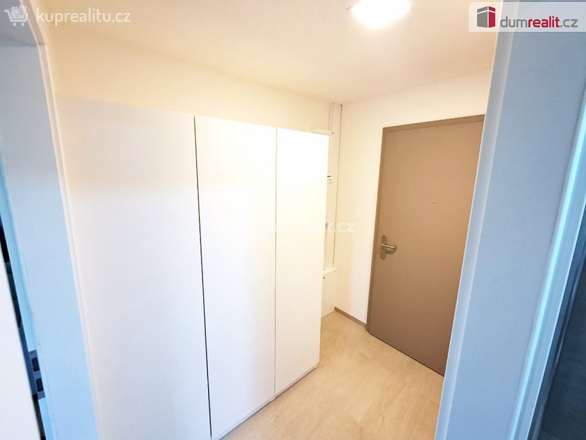 Pronájem bytu 2+kk 50 m^2 Stehlíkova, Praha-Suchdol 