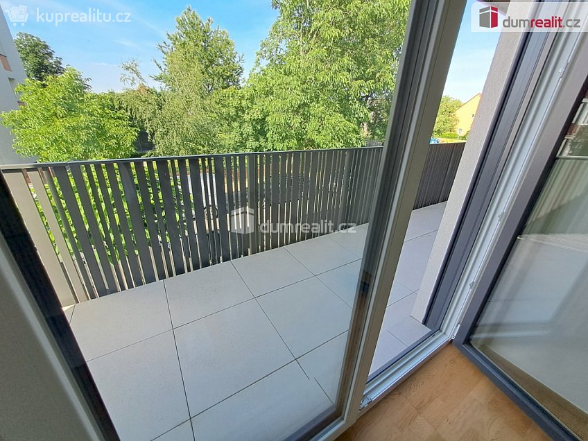 Pronájem bytu 2+kk 50 m^2 Stehlíkova, Praha-Suchdol 