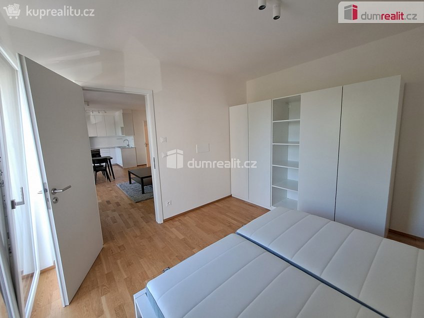 Pronájem bytu 2+kk 50 m^2 Stehlíkova, Praha-Suchdol 