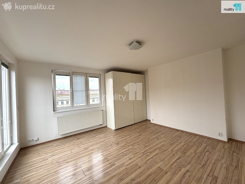Pronájem bytu 2+kk 77 m^2 Tusarova, Praha 7 