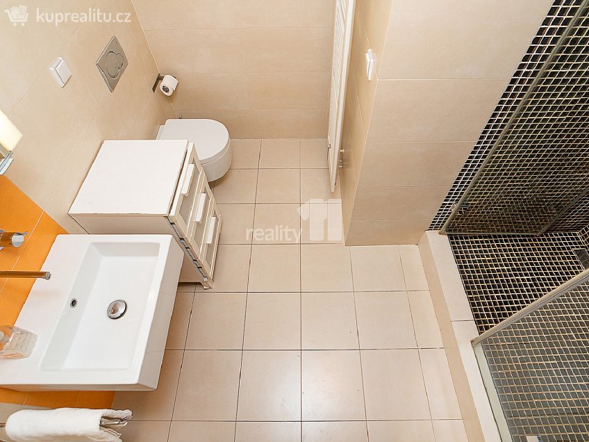 Pronájem bytu 2+kk 73 m^2 Senovážné náměstí, Praha 1 