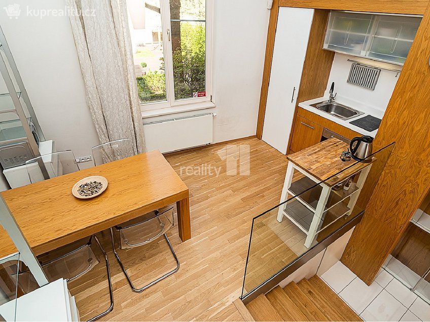 Pronájem bytu 2+kk 73 m^2 Senovážné náměstí, Praha 1 