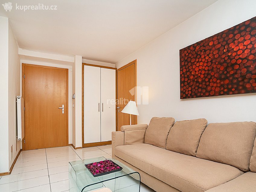 Pronájem bytu 2+kk 73 m^2 Senovážné náměstí, Praha 1 