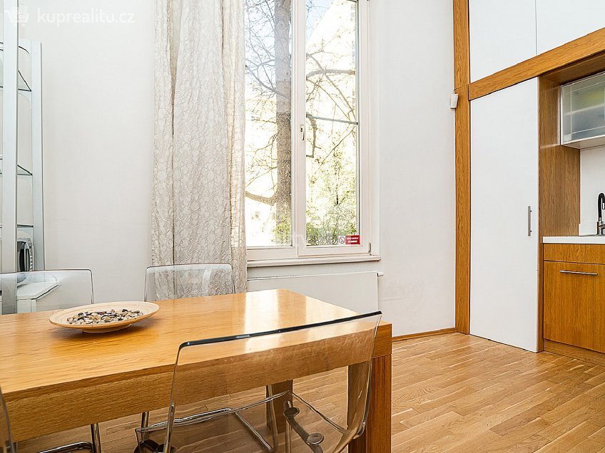 Pronájem bytu 2+kk 73 m^2 Senovážné náměstí, Praha 1 