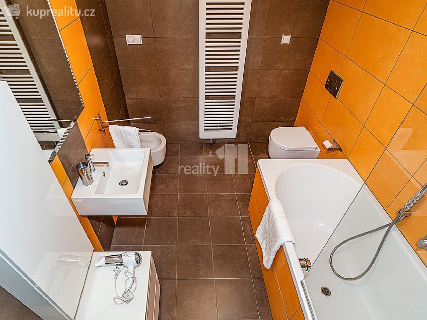 Pronájem bytu 2+kk 73 m^2 Senovážné náměstí, Praha 1 