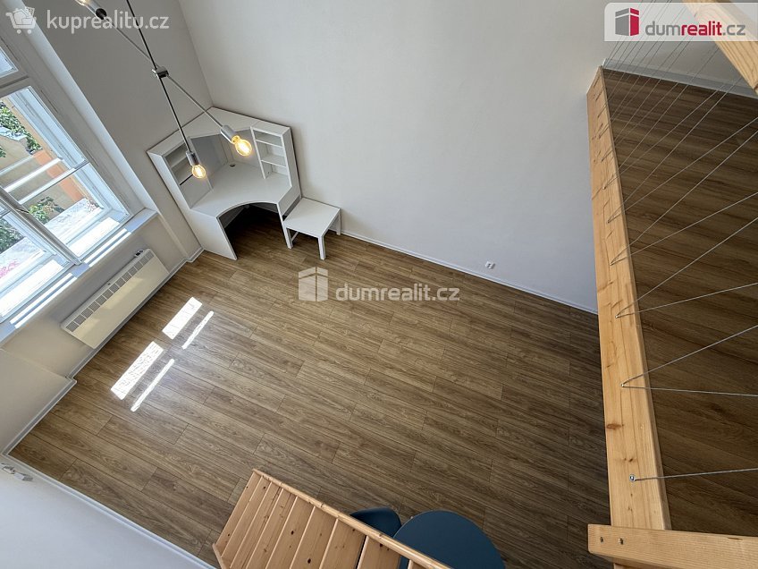 Pronájem bytu 1+kk 38 m^2 Na Valentince, Praha 5 