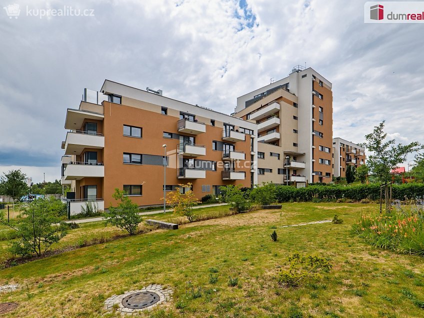 Pronájem bytu 1+kk 33 m^2 Zimova, Praha 12 