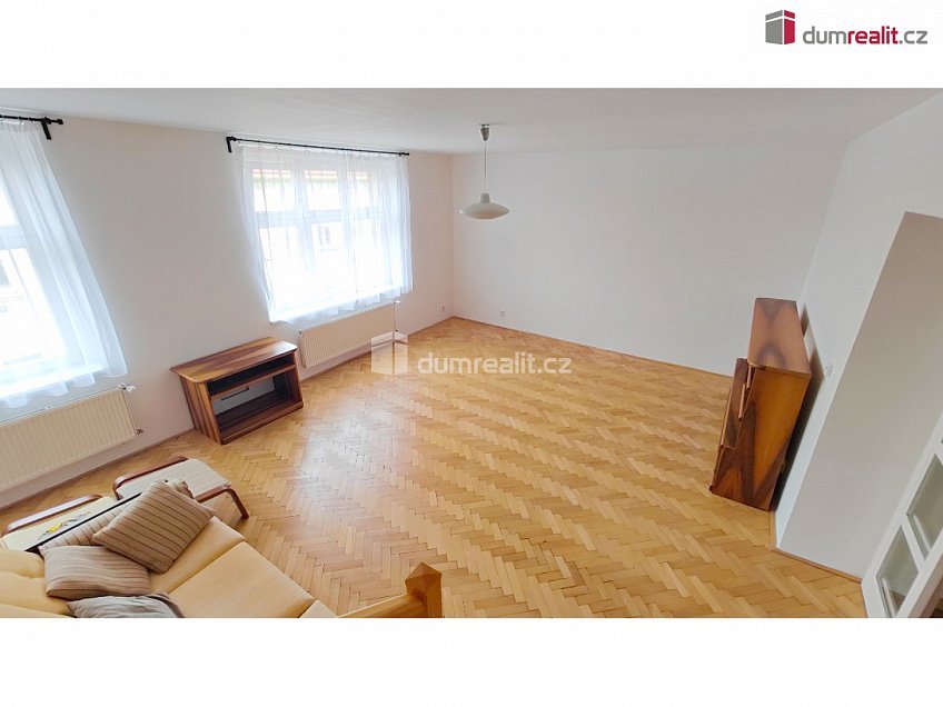 Pronájem bytu 4+1 131 m^2 Zúžená, Praha 6 