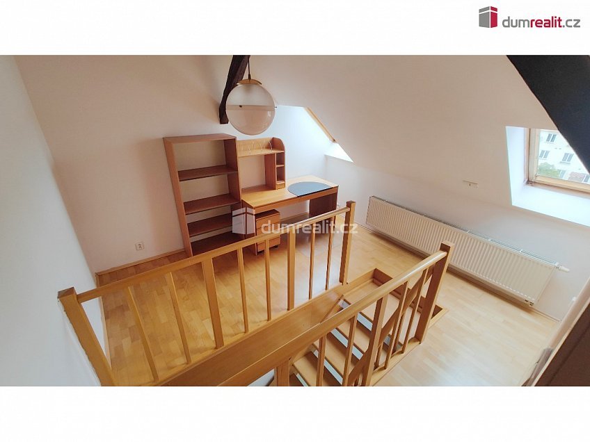 Pronájem bytu 4+1 131 m^2 Zúžená, Praha 6 