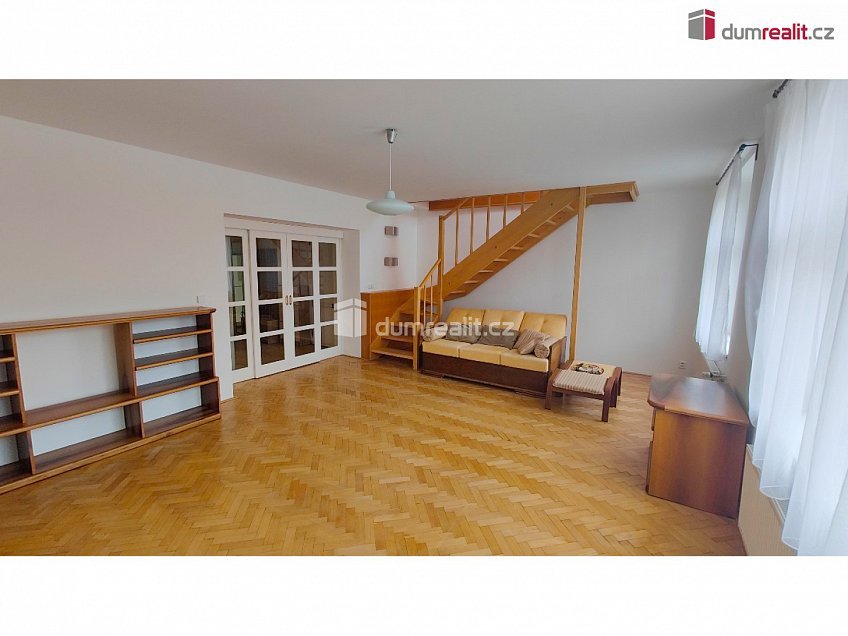 Pronájem bytu 4+1 131 m^2 Zúžená, Praha 6 