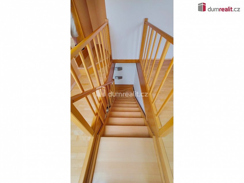 Pronájem bytu 4+1 131 m^2 Zúžená, Praha 6 